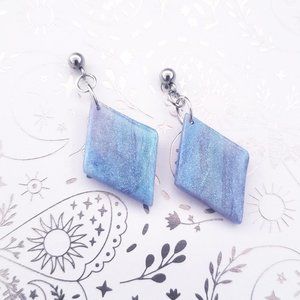 Periwinkle Chameleon Glitter Diamond Dangle Earrings